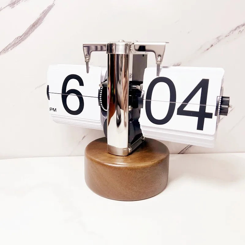 Creative Home Accessories Beech Walnut Automatic Page Clock Retro Living Room Decoration Small Balance Mechanical Resin Calendar